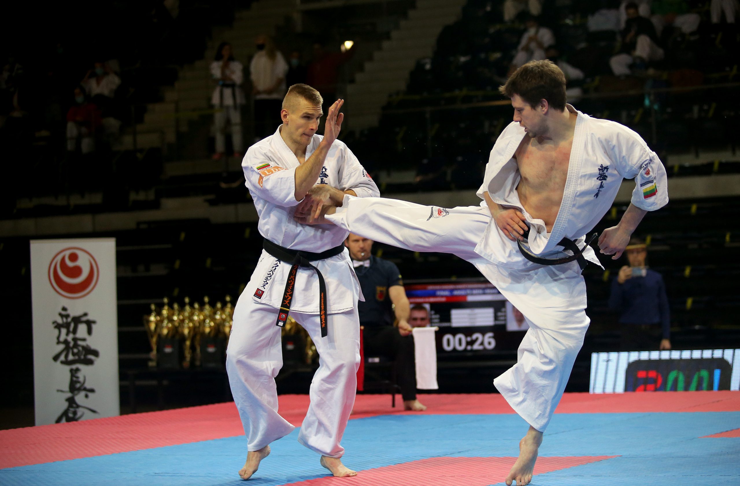 Antanas-Klibavicius-blokuoja-Eventas-Guzauskas-smugiuoja