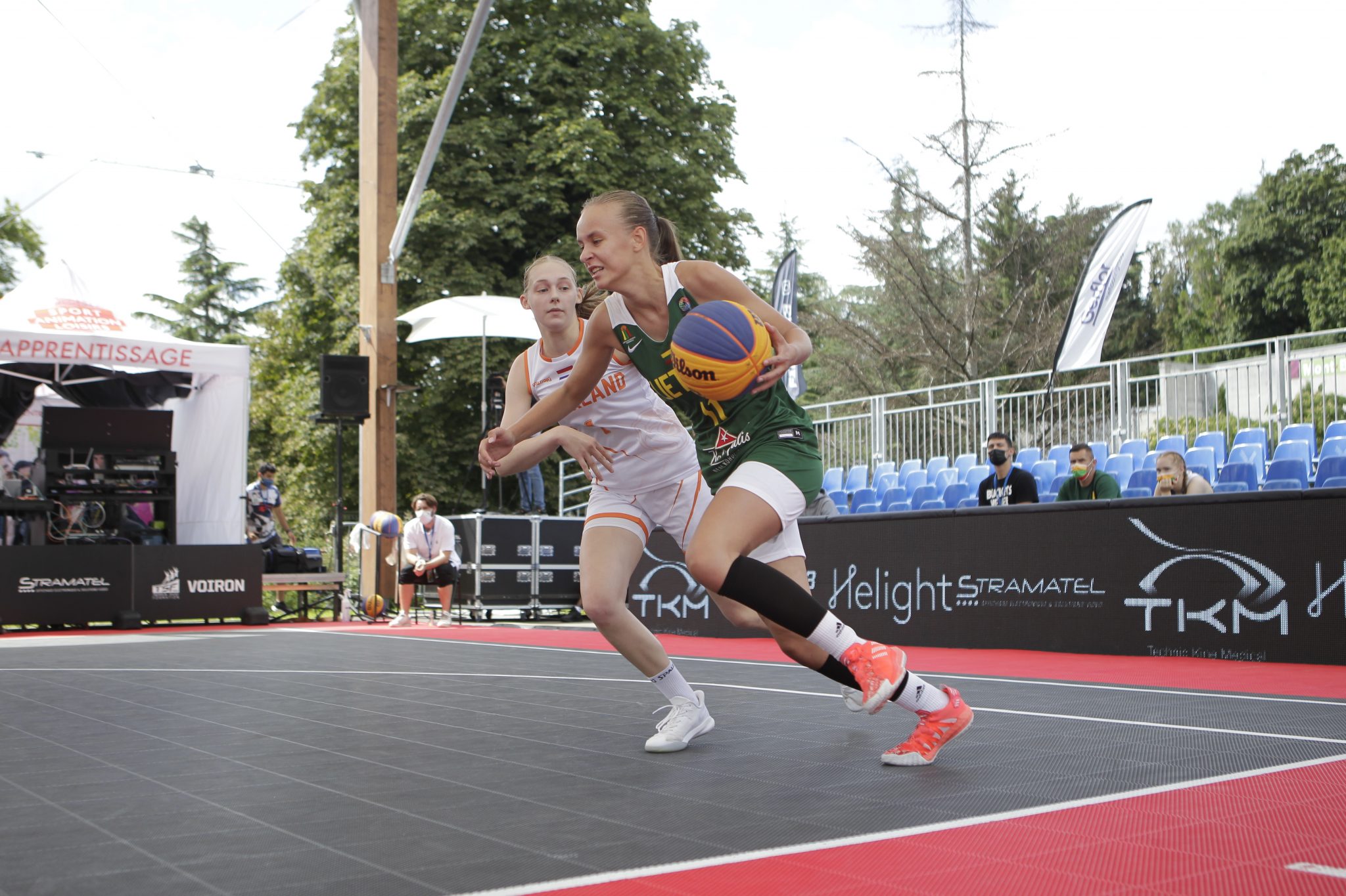 M0I5644-2048×1365-1