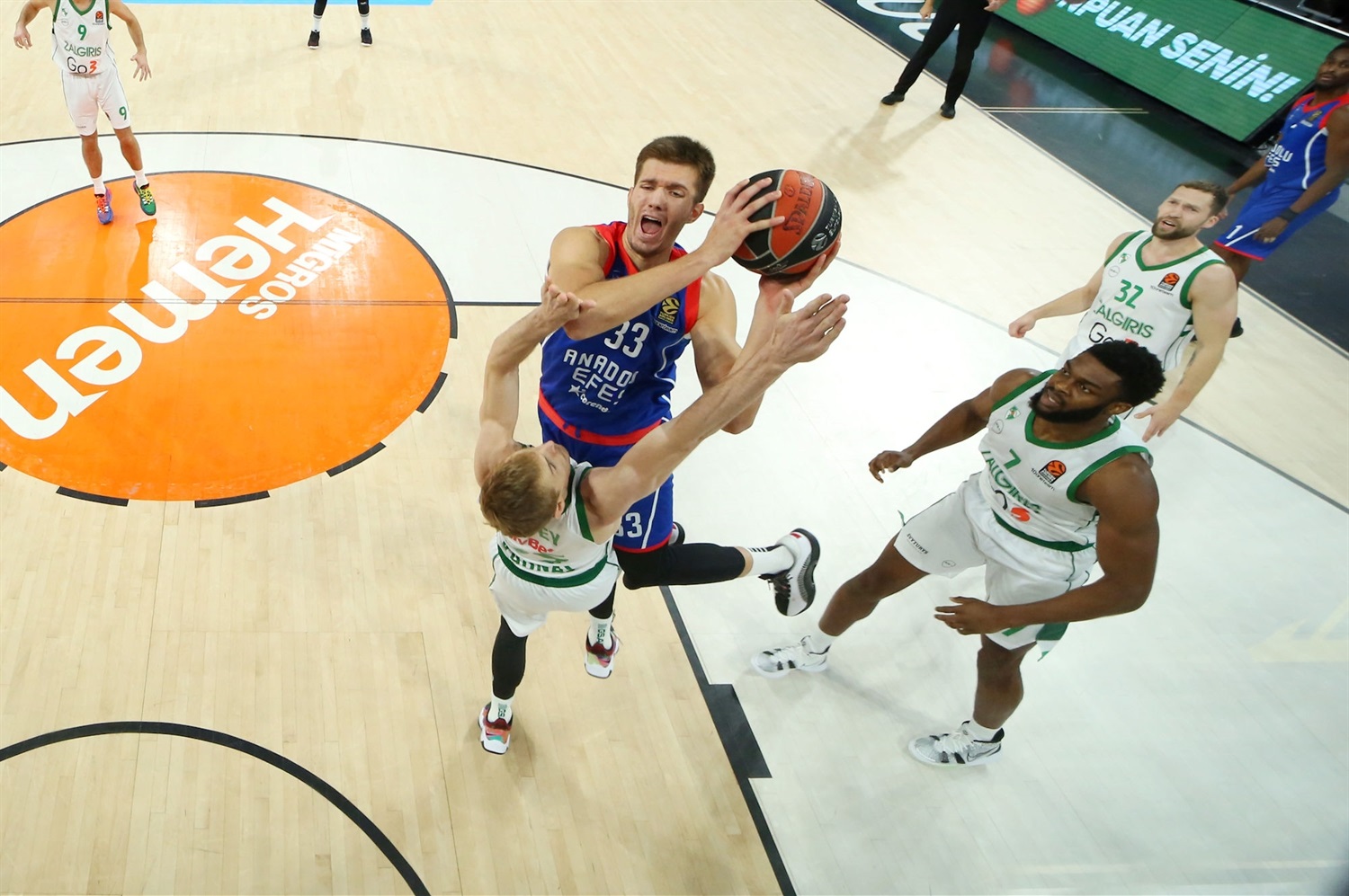 filip-petrusev-anadolu-efes-istanbul-eb21