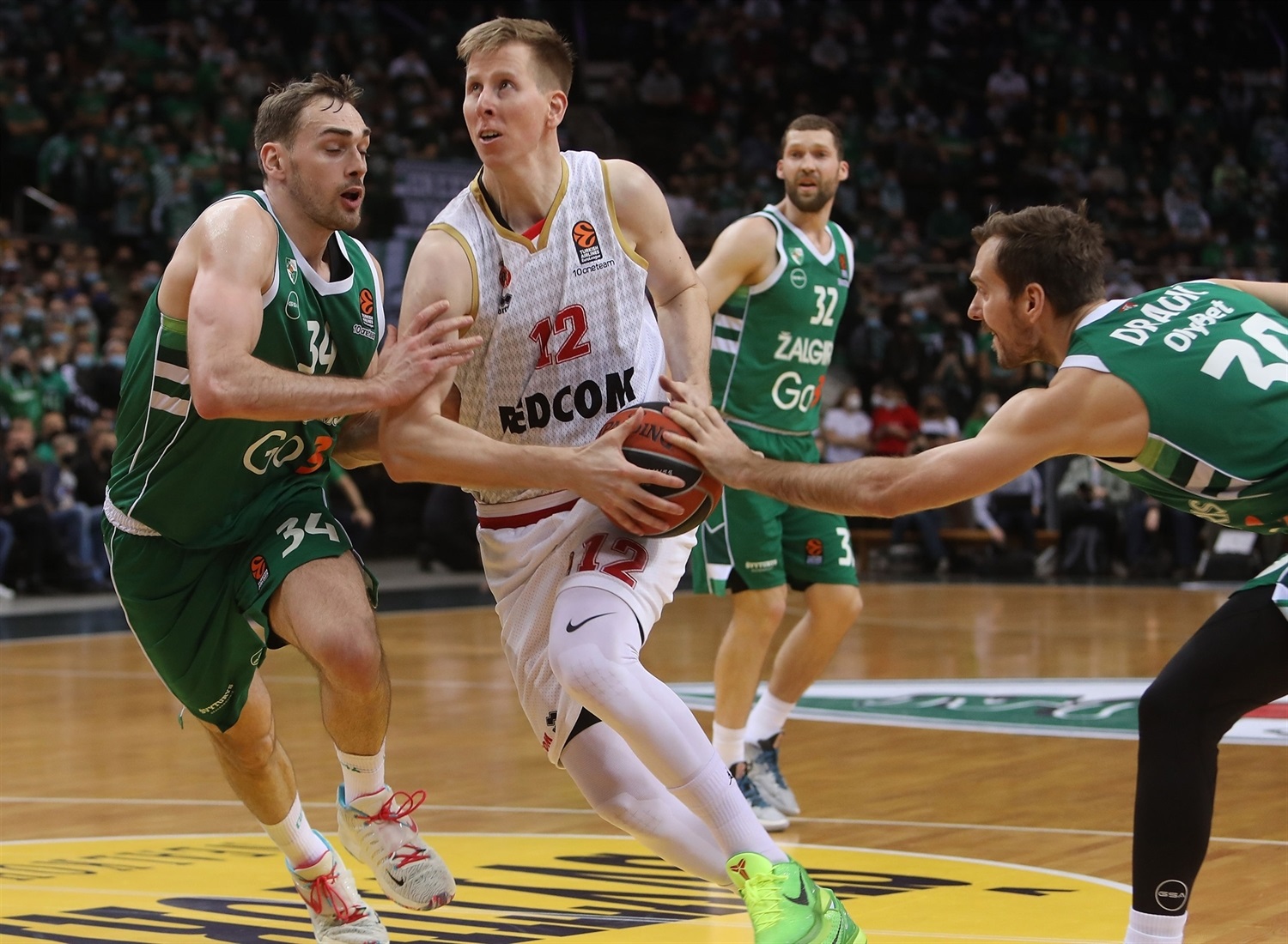 brock-motum-as-monaco-eb21