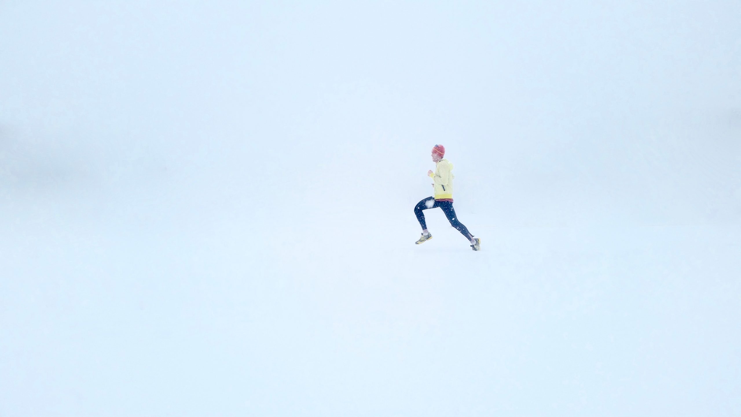 person-snow-winter-running-run-jumping-25041-pxhere.com_