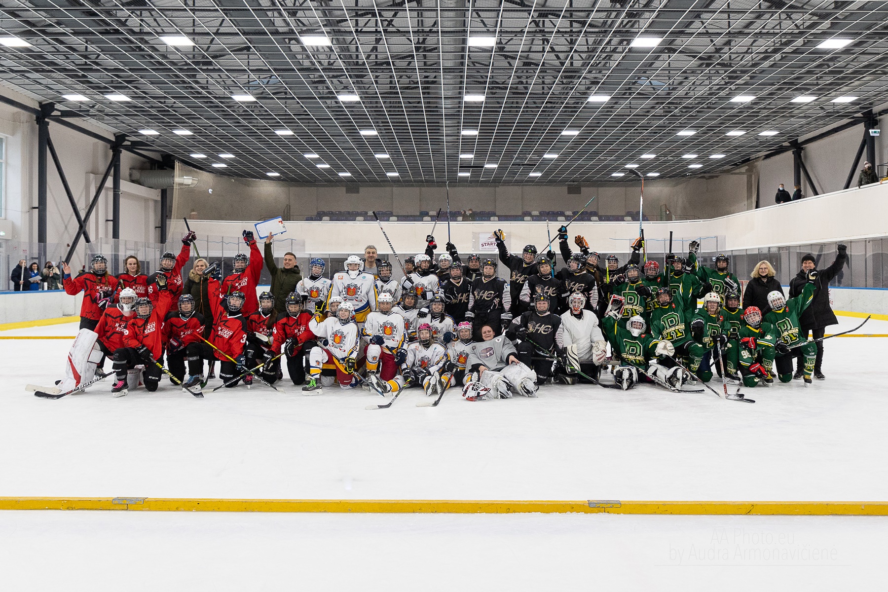 Moteru-cempionato-antras-turas-bendra-nuotrauka