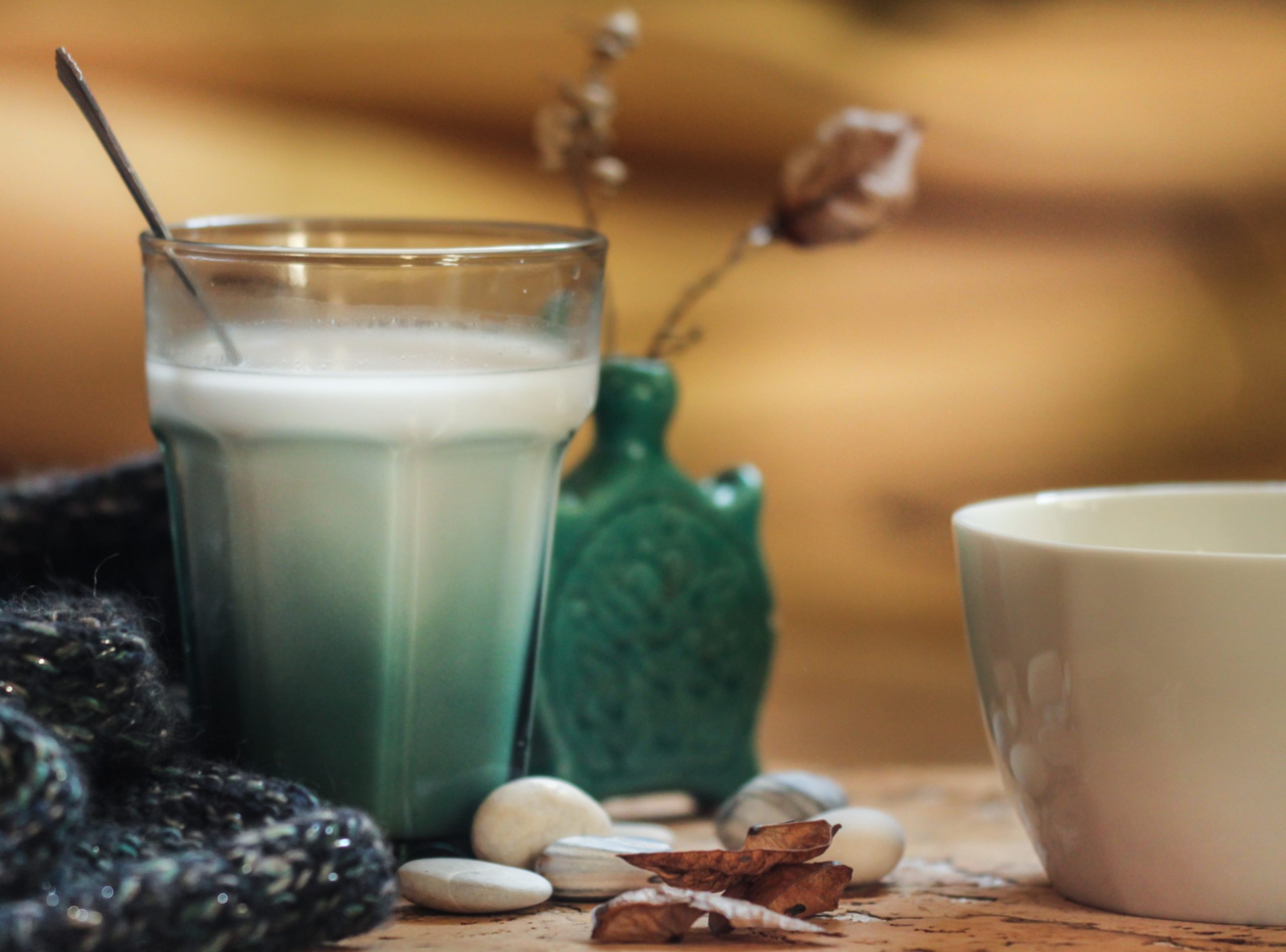 glass-milk-cold-fresh-white-green-1641278-pxhere.com_