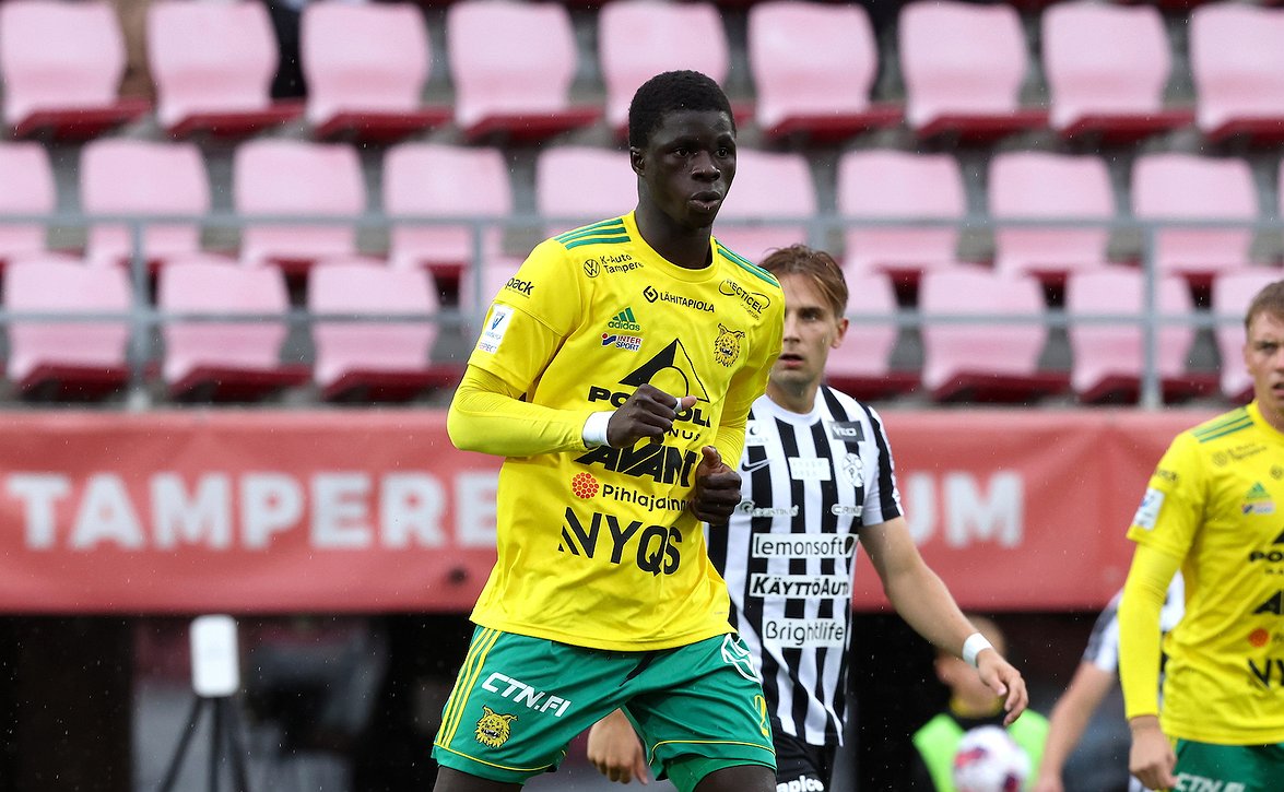 traore_mery_230728.jpg__1175x725_q85_box-4113420801061_crop_detail_subsampling-2