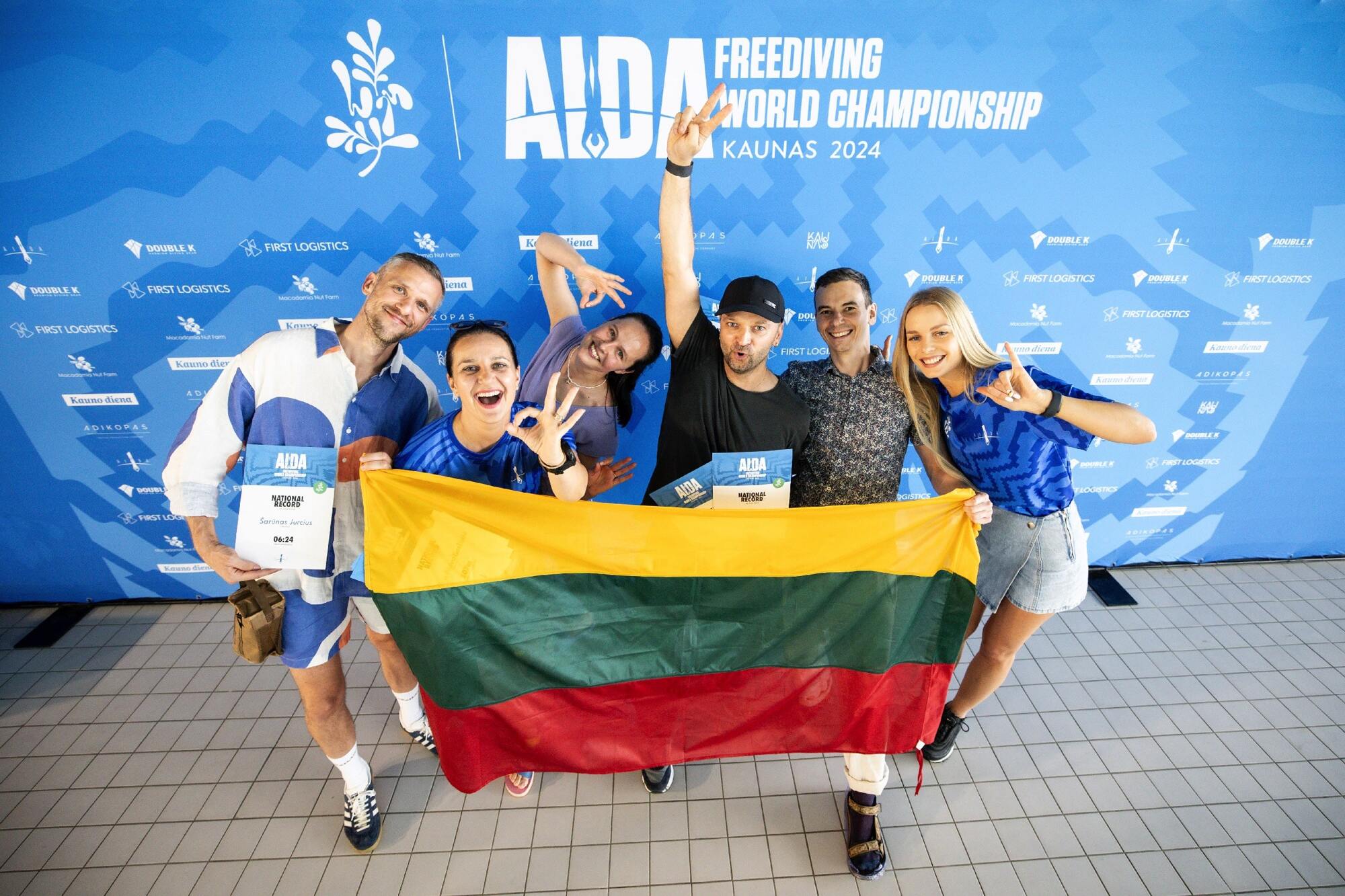 950bd3826f895ce3571bbce63426ea3f-2000×2000-resize