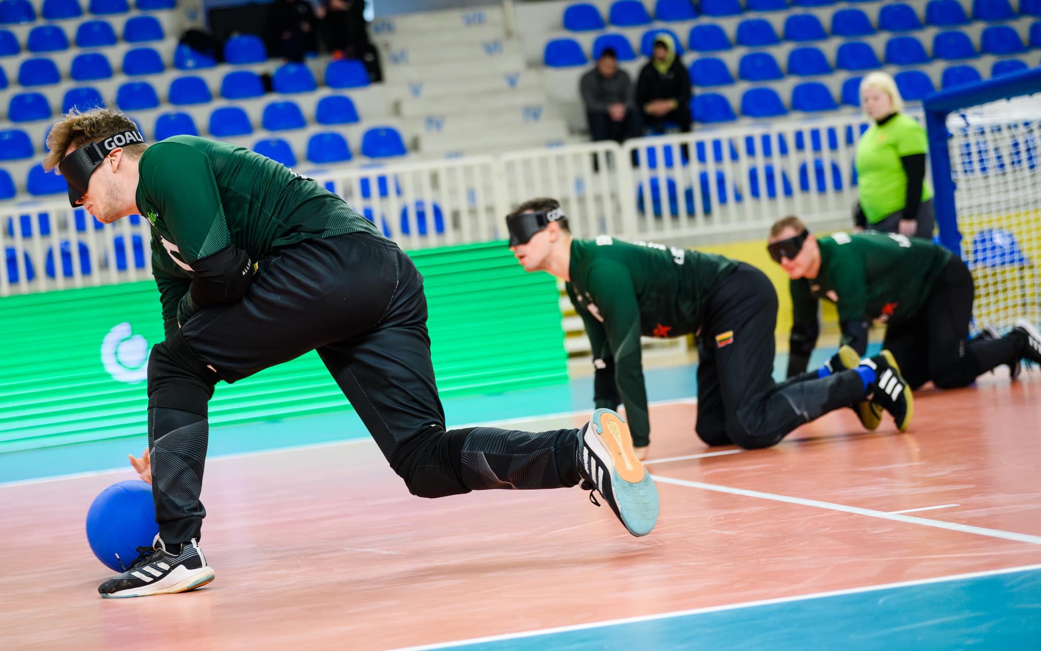 Juozas EIgminas (su kamuoliu) – Lietuvos golbolo rinktinės narys – Parateam nuotr