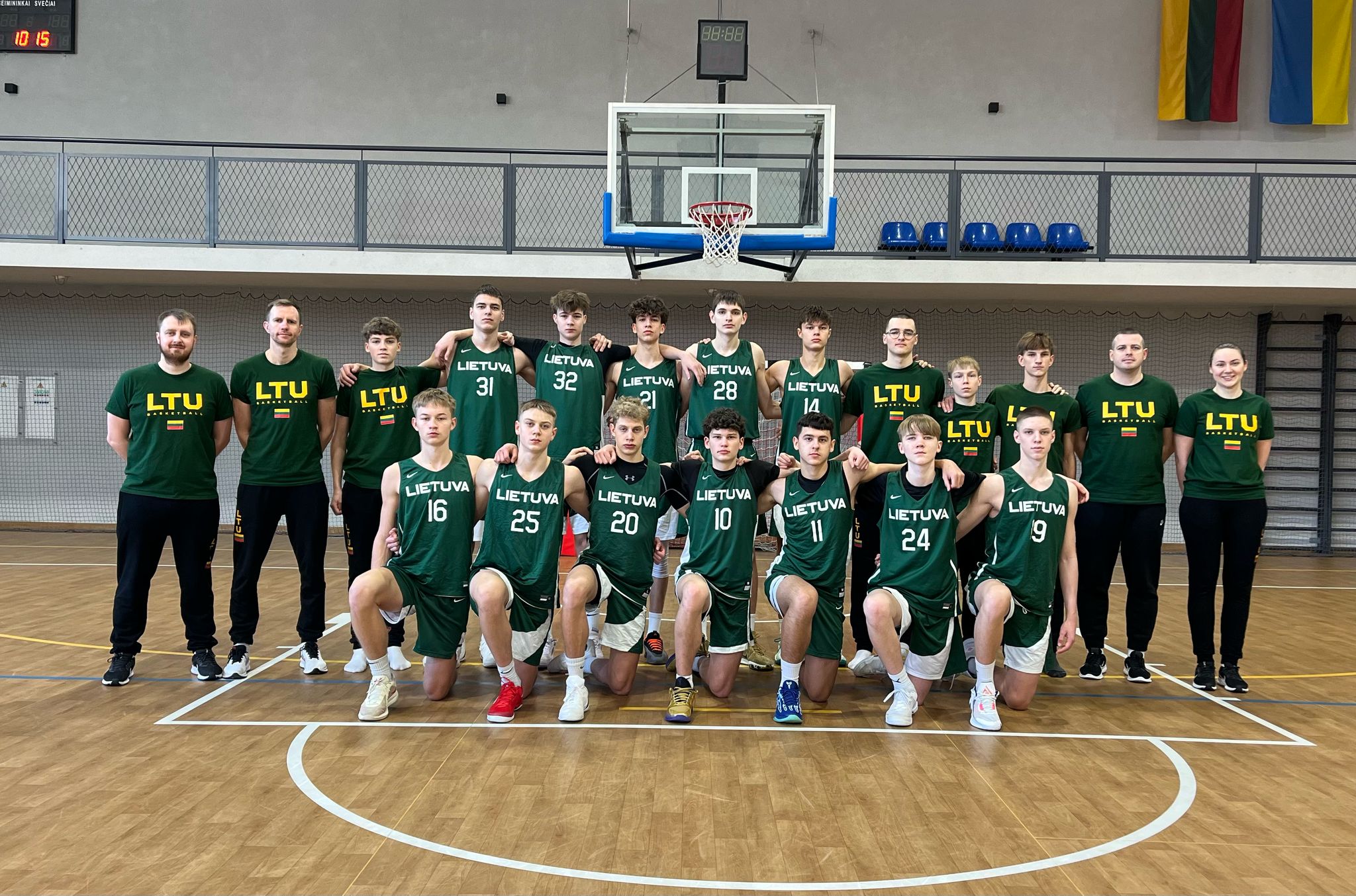 U16