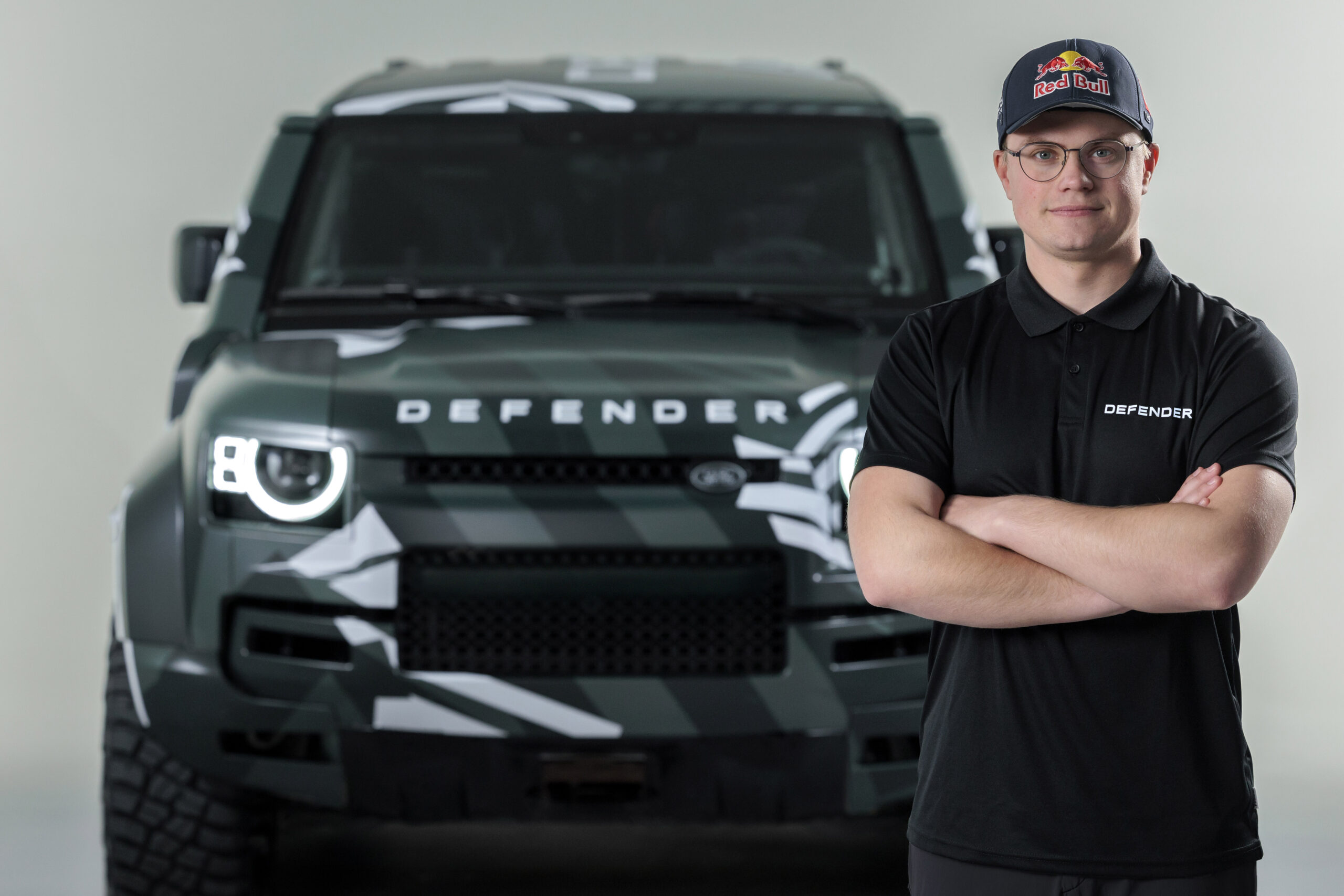 1_COVER_DEFENDER_RALLY_ROKAS_BACIUSKA_01