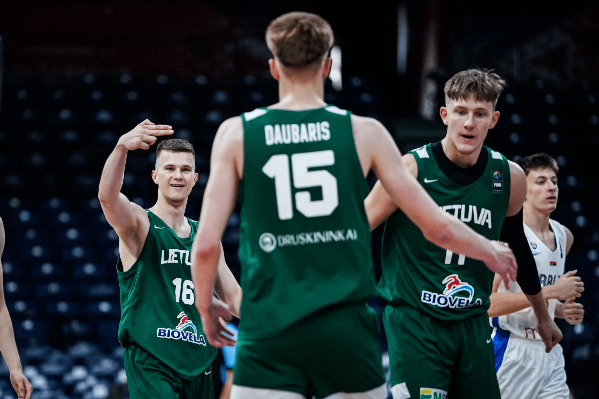 Lietuvaičiai joja toliau: Lietuvos U18 vaikinų krepšinio rinktinė įveikė Serbiją