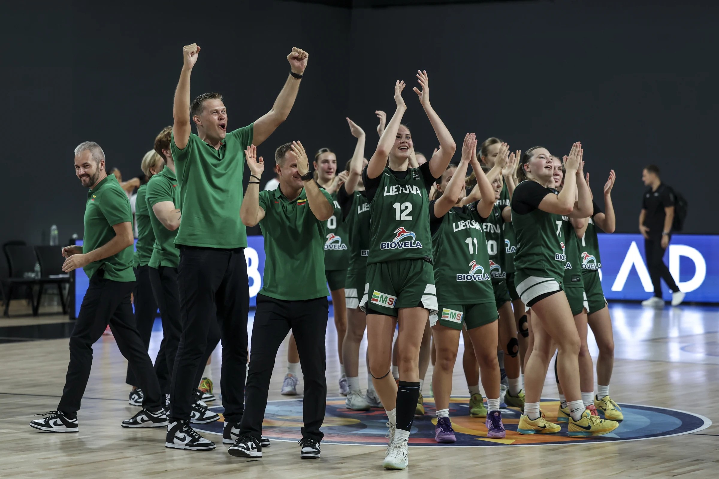Svarbiausias tikslas pasiektas: pusfinalyje Turkiją nugalėjusios Lietuvos 16-metės – elitinėje Europos čempionato pakopoje