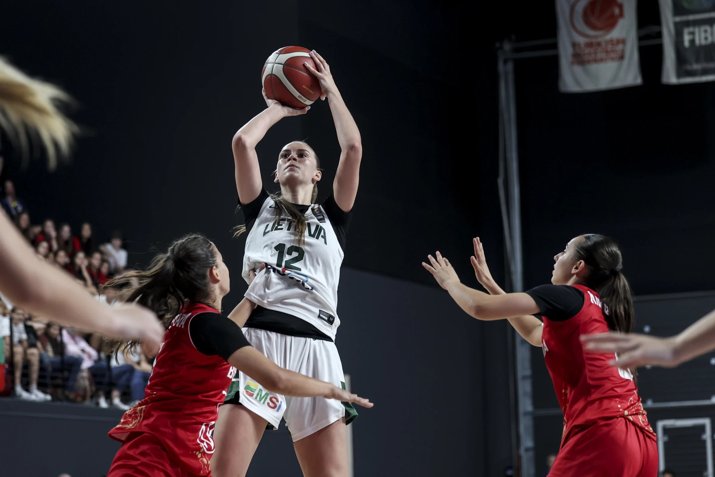 Jaunimo vasara užbaigta Lietuvos himnu: merginų rinktinė triumfavo Europos U16 čempionato B pakopoje