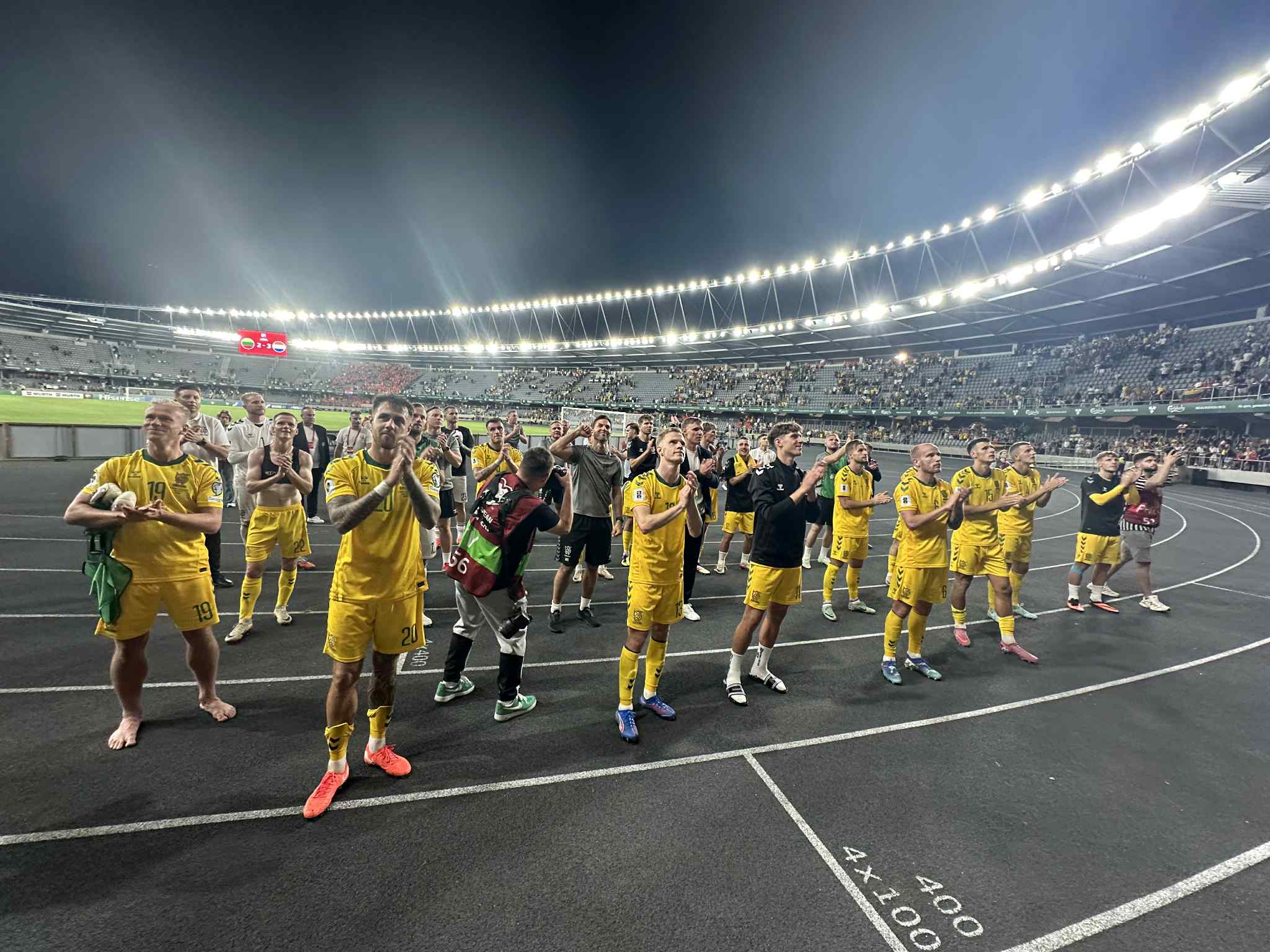 Po nokdauno rungtynių pradžioje atsitiesę Lietuvos futbolininkai privertė Nyderlandų žvaigždyną iš paskutiniųjų kautis dėl pergalės