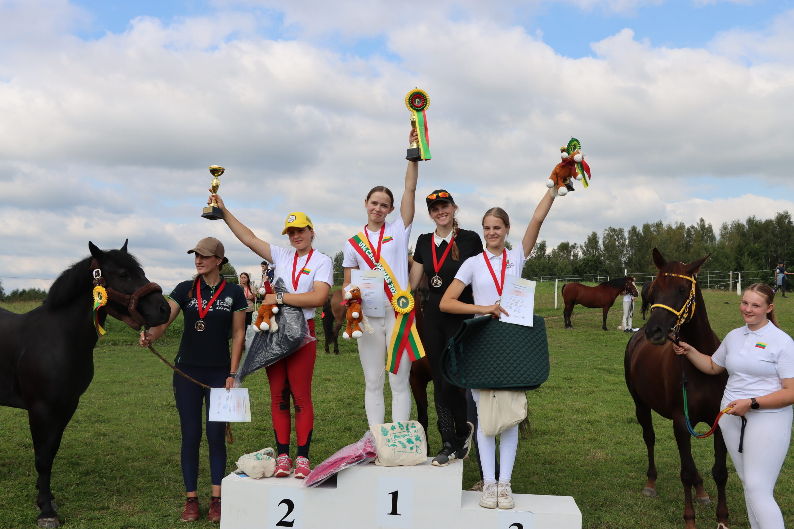 Lietuvos vaikų ištvermės jojimo čempionų taurė liko Telšiuose