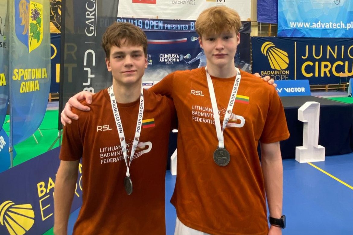Badmintonininkai Rokas Lesinskas ir Nojus Tenikaitis tapo turnyro Lenkijoje vicečempionais