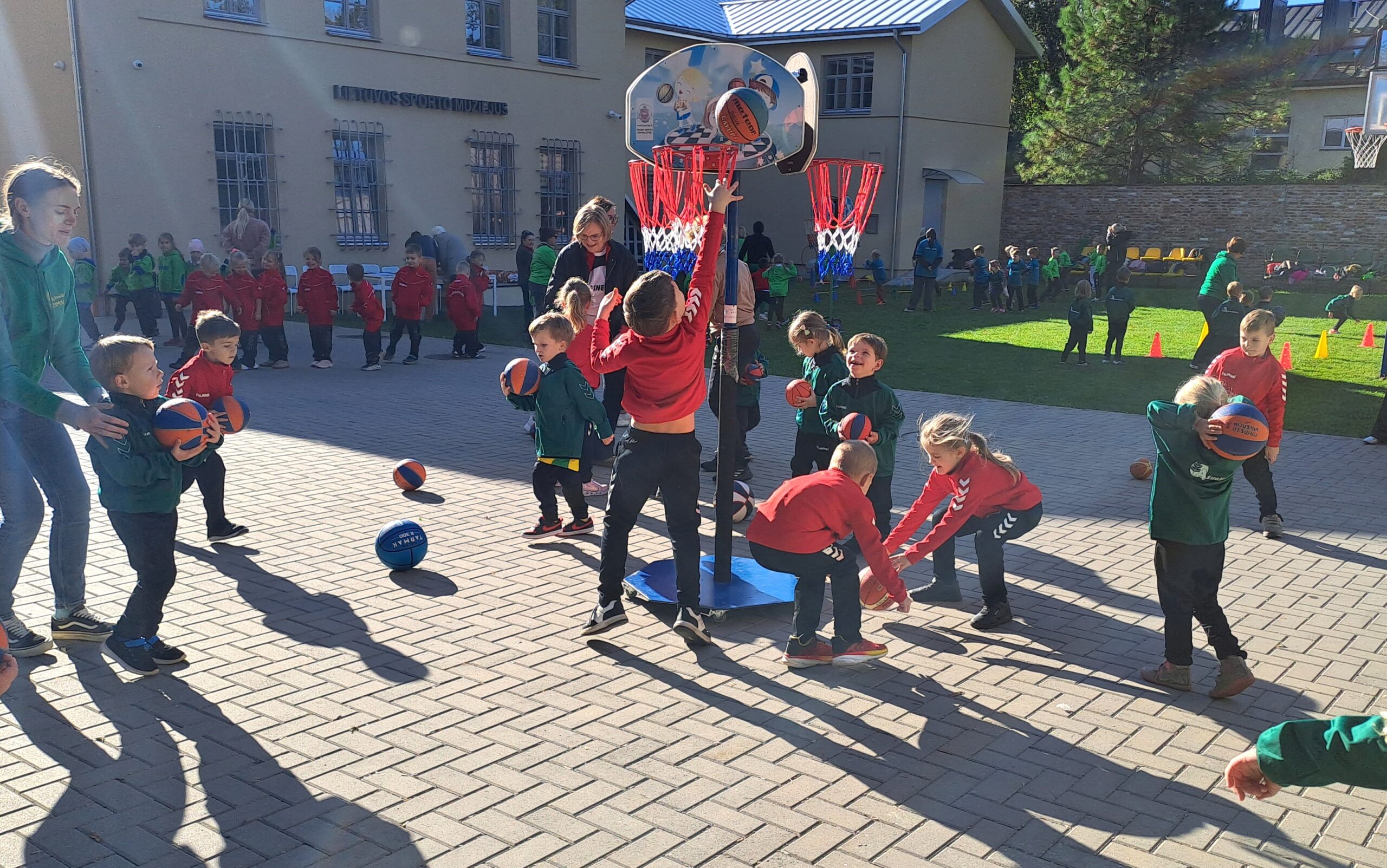 Lietuvos sporto muziejaus Vytautų Augustauskų kiemelyje finišavo tradicinis Kauno darželinukų trikrepšio turnyras