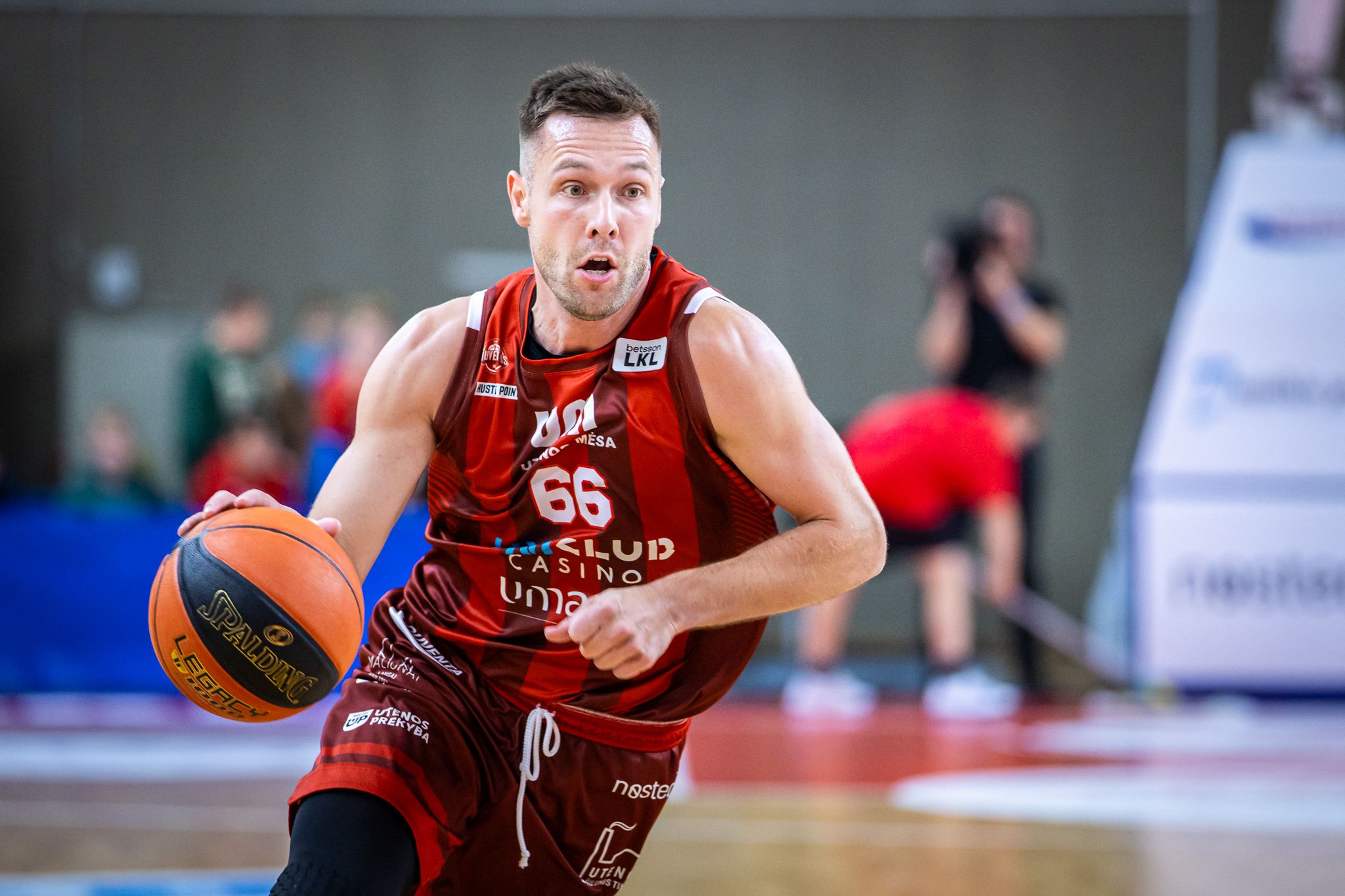 LKL čempionate nebeliko nelaimėjusių komandų – pirmąsias pergales iškovojo Utenos ir Jonavos komandos
