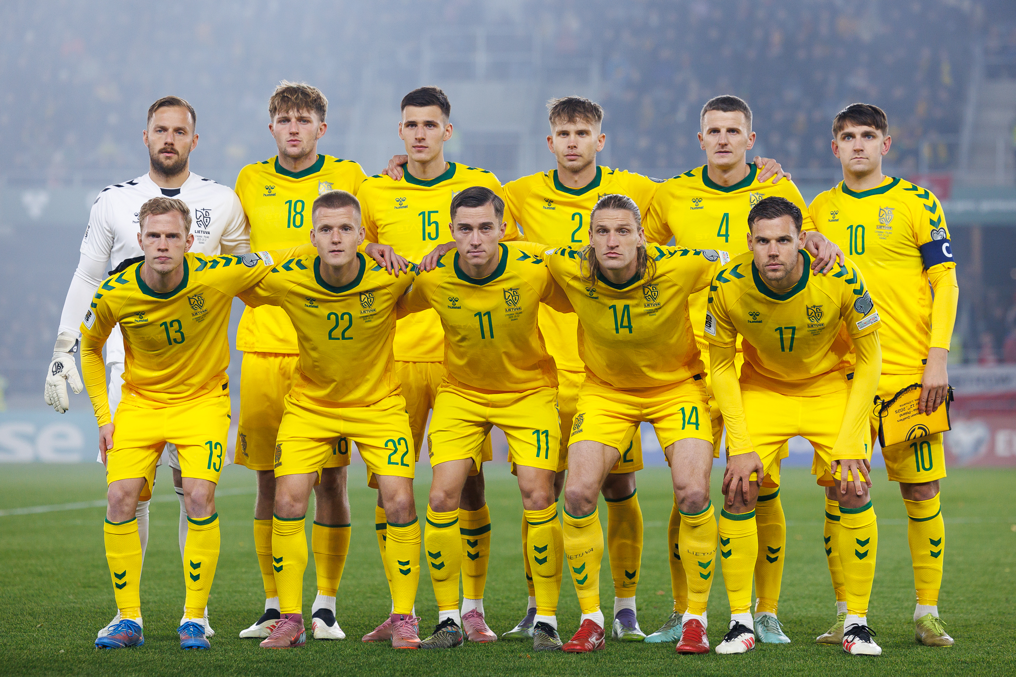 Dar vienas pralaimėjimas: Lietuvos futbolo rinktinė namie neatsilaikė prieš galingos sirgalių armijos palaikomus lenkus
