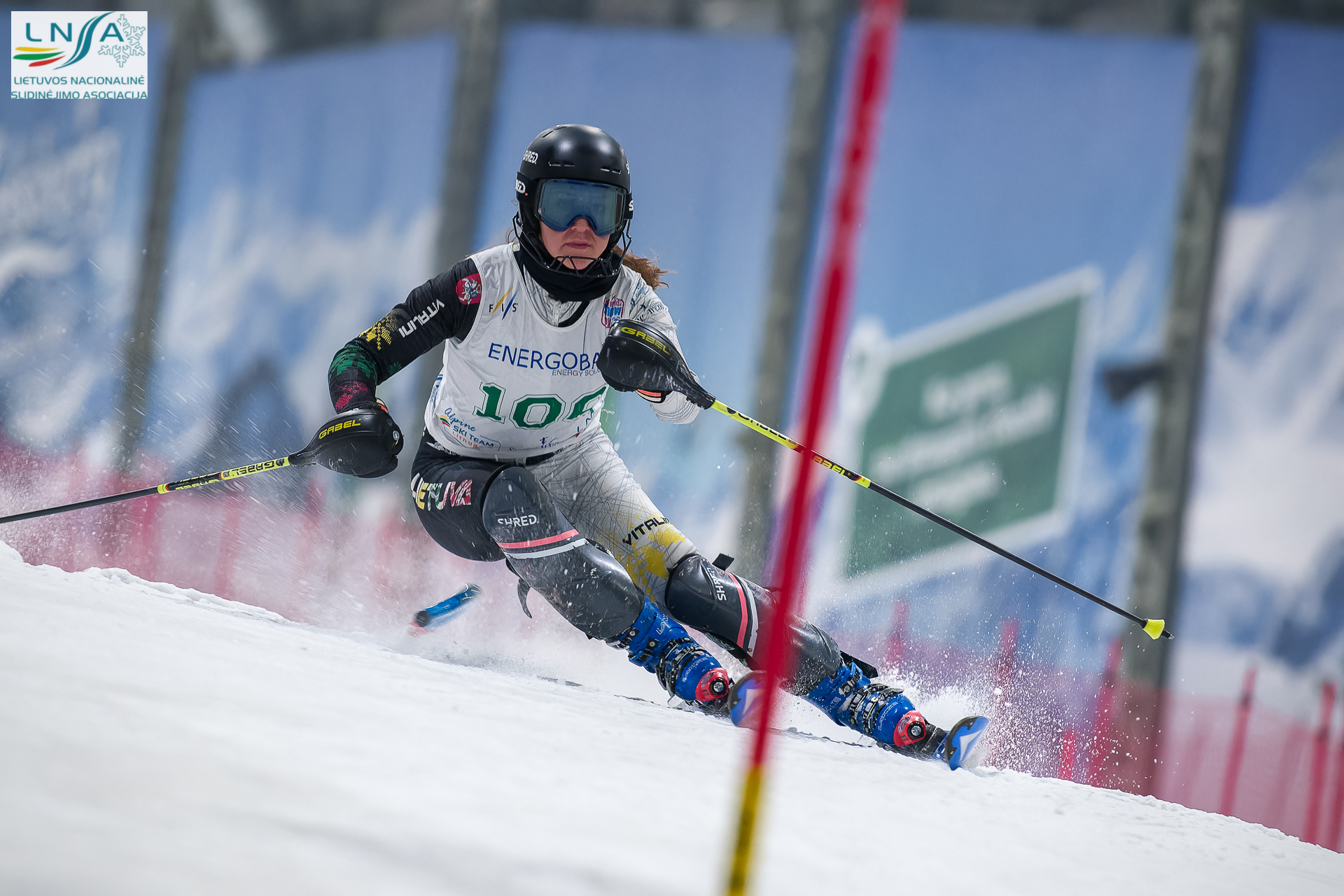 Olimpinio sezono „Snow Arenoje“ atidarymas paženklintas pirmąja karjeroje 17-metės Neringos Stepanauskaitės pergale FIS varžybose