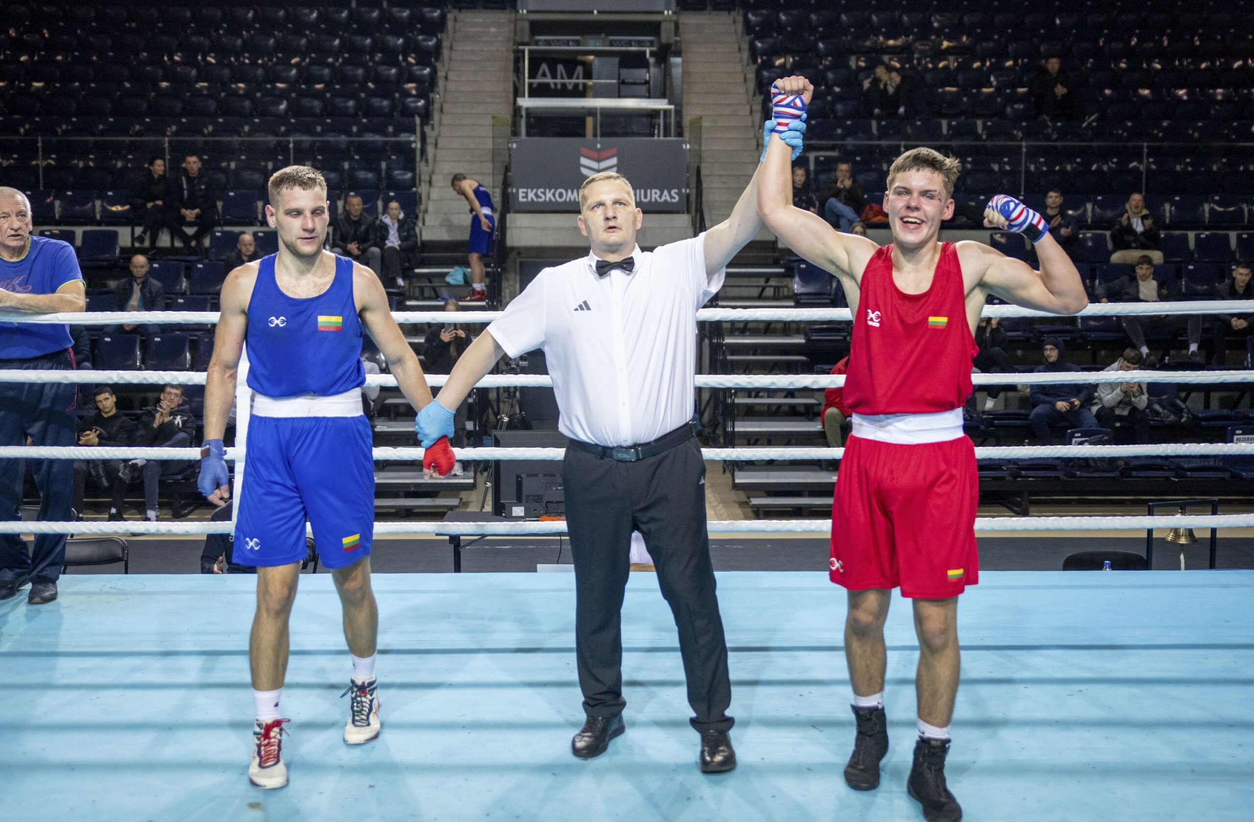 Istorinio Lietuvos čempionato pusfinalyje – jaunimo rinktinės boksininko niuksas patyrusiam kovotojui