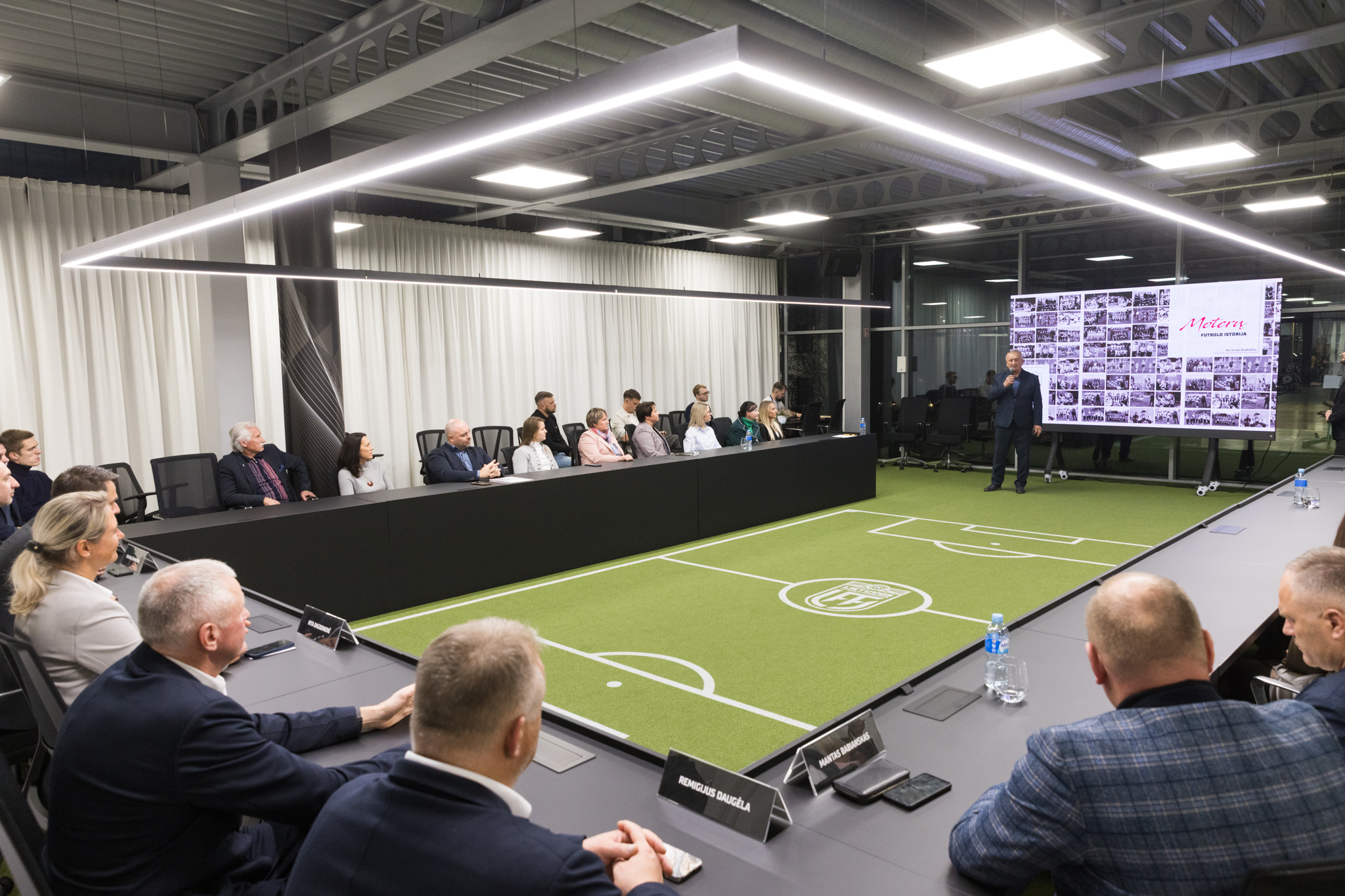 Proginėje knygoje – įamžintos moterų futbolo bendruomenės istorija