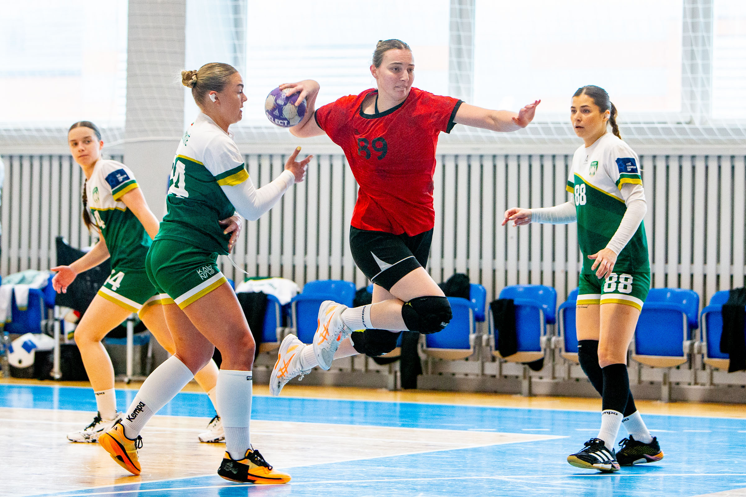 Lietuvos moterų rankinio lygoje liko keturios pretendentės į čempionės titulą